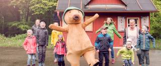 MONDI Maskottchen mit den Kinds