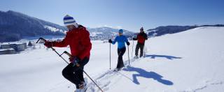 Gruppe beim Schneeschuhwandern Oberstaufen