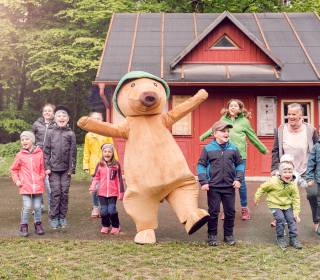 MONDI Maskottchen mit den Kinds