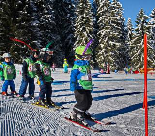 Kinder Ski Kurs mit kleinen Kindern